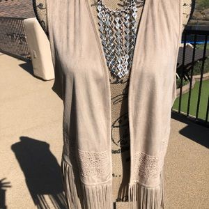 NWT Cute vest with fringe. Perfect for a festival!